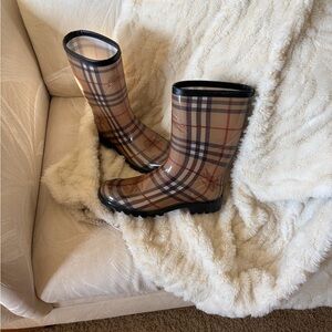 Burberry Plaid Winter Rain Boots - Tan and Black
